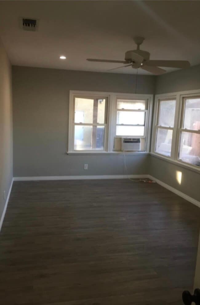 22850 15th St, Unit B in Santa Clarita, CA - Building Photo - Building Photo