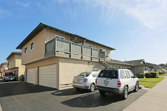 16581 Sabot Ln in Huntington Beach, CA - Building Photo - Building Photo