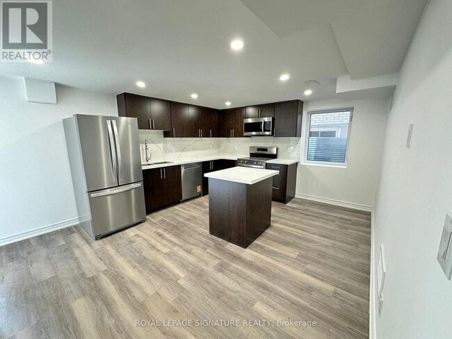 17 Tamarisk Dr in Toronto, ON - Building Photo - Building Photo