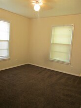 505 E Lamon St in Burnet, TX - Foto de edificio - Building Photo