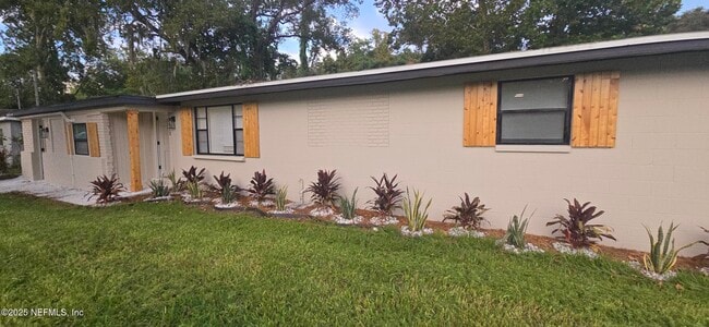 5813 Tampico Rd in Jacksonville, FL - Building Photo - Building Photo