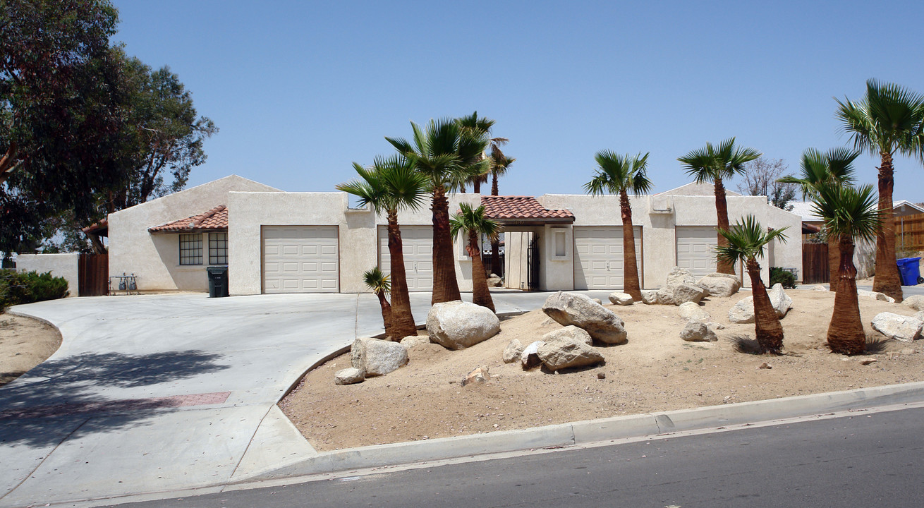 16192 Wato Rd in Apple Valley, CA - Building Photo