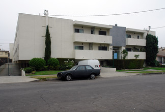 Manorwood Apartments in Inglewood, CA - Building Photo - Building Photo