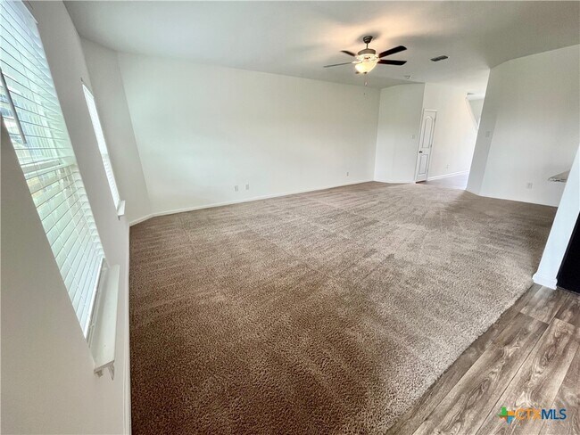 3911 Trail de Paris in New Braunfels, TX - Foto de edificio - Building Photo