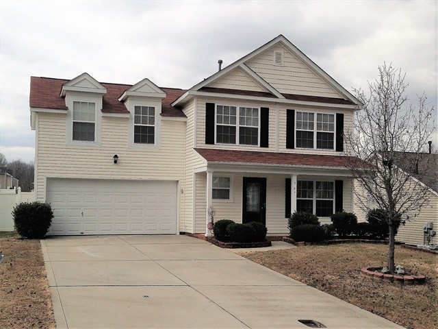 567 River View Dr in Lowell, NC - Building Photo