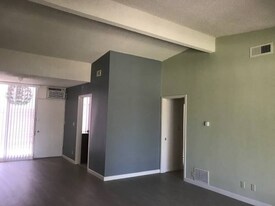 660 W Bonita Ave, Unit 22D in Claremont, CA - Building Photo