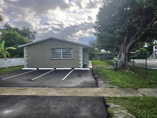 property at 305 N 61st Ave