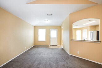 135 Woodstone Loop in Cibolo, TX - Building Photo - Building Photo