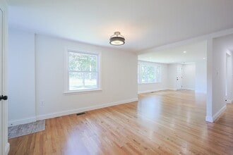 38 E Main St in Hopkinton, MA - Building Photo - Building Photo