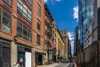 309 W 43rd St in New York, NY - Building Photo - Building Photo