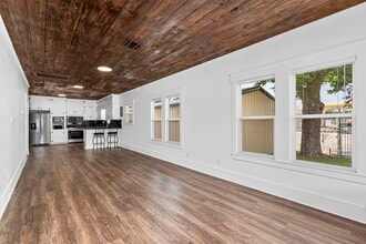 1138 Fannin St in Columbus, TX - Building Photo - Building Photo