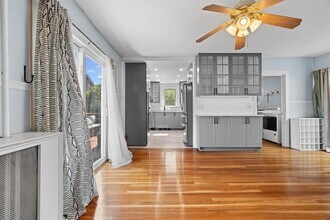 12 Lowell Pl in Waltham, MA - Building Photo - Building Photo