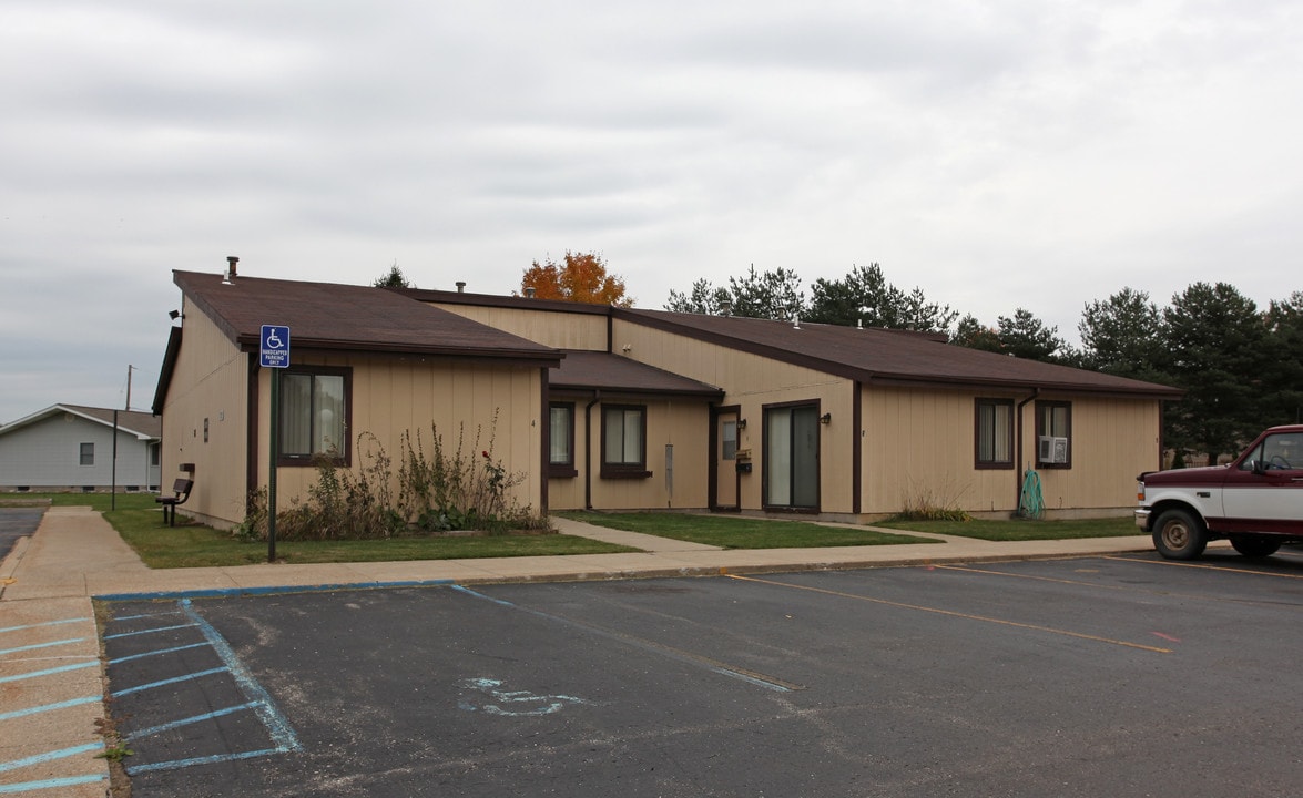 Wellington Farms Apartments in Charlotte, MI - Building Photo