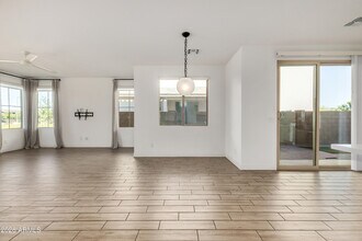 2042 W Lariat Ln in Phoenix, AZ - Building Photo - Building Photo