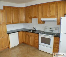 110 Willow Ave in Garwood, NJ - Building Photo - Building Photo