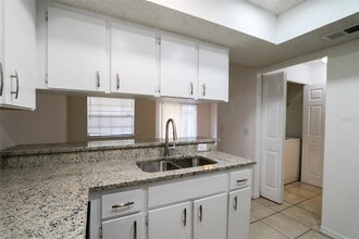 3253 Bloomingdale Villas Ct, Unit 419 in Brandon, FL - Building Photo - Building Photo