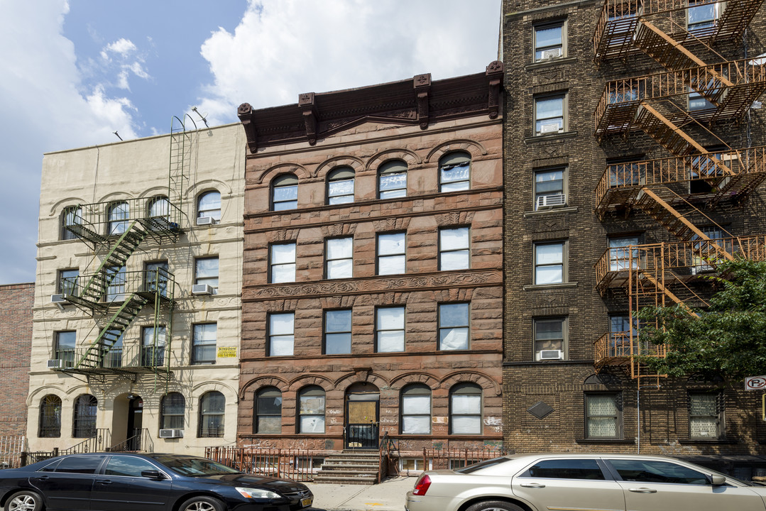 381 S Third St in Brooklyn, NY - Building Photo