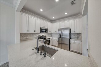 2656 Blossom Wy in Naples, FL - Foto de edificio - Building Photo