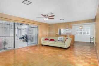 4015 Mischire Dr in Houston, TX - Building Photo - Building Photo