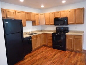 724 Greenlawn Rd in Ford City, PA - Foto de edificio - Building Photo