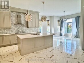 28 Larkin Ave in King, ON - Building Photo - Building Photo