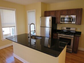 10 Jay St, Unit 2 in Somerville, MA - Building Photo - Building Photo