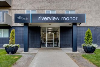 Riverview Manor in Edmonton, AB - Building Photo - Building Photo