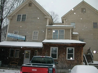 30 Henniker St in Hillsborough, NH - Building Photo