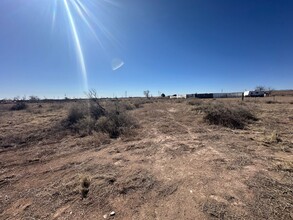 64 Viajero Ave in Moriarty, NM - Building Photo - Building Photo