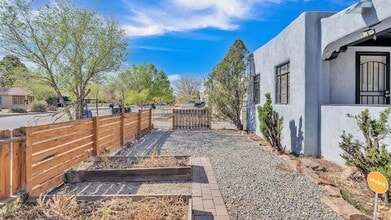 205 Harvard Dr SE in Albuquerque, NM - Building Photo - Building Photo
