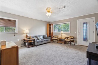 4820 Palmetto St in Bacliff, TX - Building Photo - Building Photo