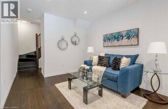 17 Ritchie Ln in Hamilton, ON - Building Photo - Building Photo