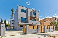 6130 Hazeltine Ave in Los Angeles, CA - Building Photo - Building Photo