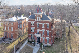 First Place Condominiums in Louisville, KY - Building Photo - Building Photo