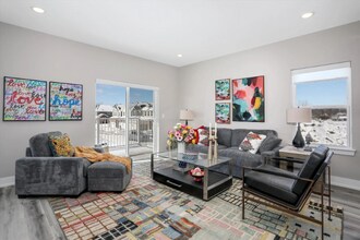 4861 Lismore Ln in Troy, MI - Foto de edificio - Building Photo