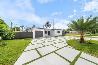 1305 N 31st Rd in Hollywood, FL - Building Photo - Building Photo