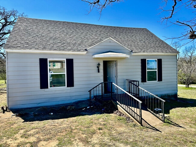 1128 Martin Luther King St in Denison, TX - Building Photo - Building Photo