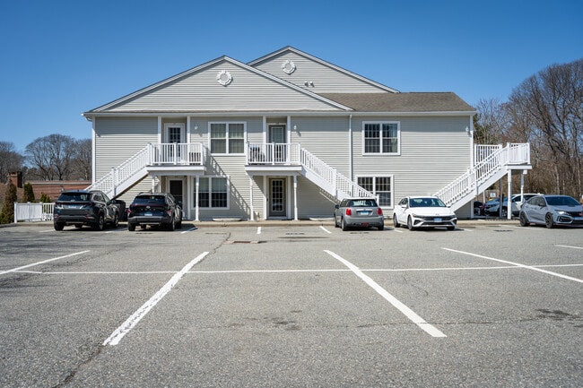 128 Meridian St in Groton, CT - Building Photo - Building Photo