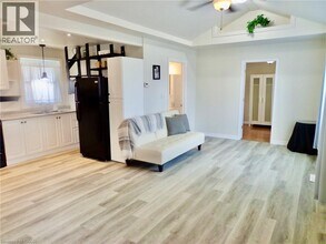 562 Beach Blvd in Hamilton, ON - Building Photo - Building Photo