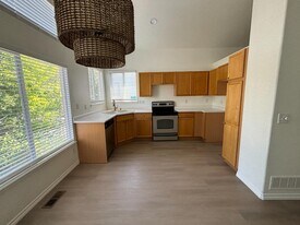 9724 Queenscliffe Dr in Littleton, CO - Building Photo