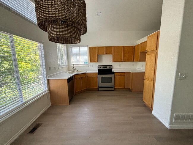 property at 9724 Queenscliffe Dr