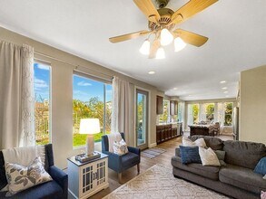 23011 Bouquet in Mission Viejo, CA - Foto de edificio - Building Photo