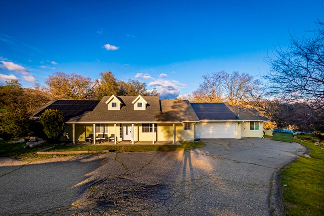 28791 Yosemite Springs Pkwy in Coarsegold, CA - Building Photo - Building Photo