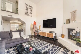 801 N Martel Ave in Los Angeles, CA - Building Photo - Building Photo