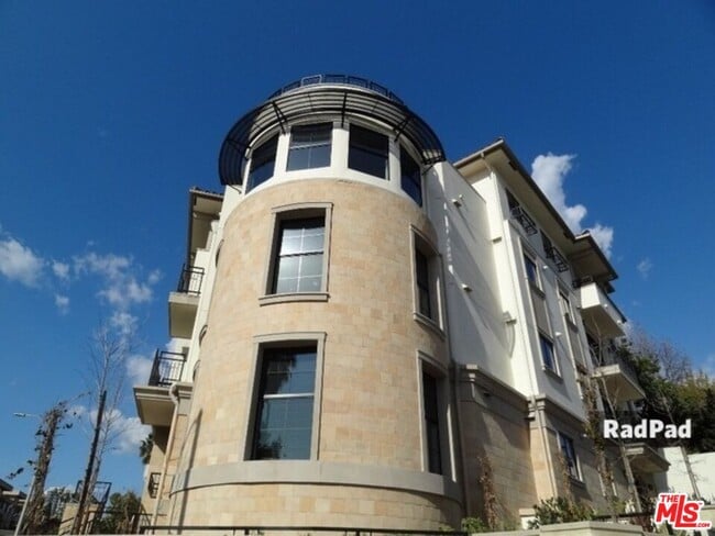 1636 S Beverly Glen Blvd in Los Angeles, CA - Building Photo - Building Photo