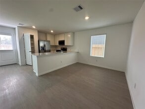 13310 Rayhill Dr in Conroe, TX - Building Photo - Building Photo