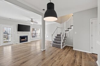 729 Creekside Crescent in Chesapeake, VA - Building Photo - Building Photo