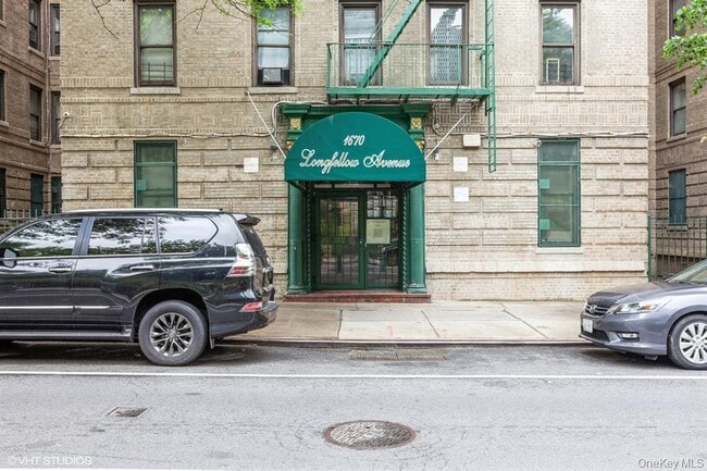 property at 1670 Longfellow Ave