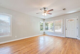 3302 Hemlock Ave in Austin, TX - Building Photo - Building Photo