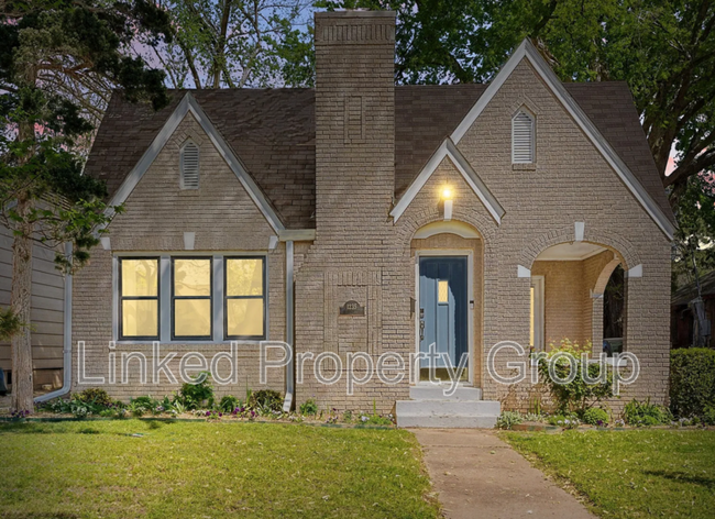 property at 1235 S Atlanta Pl